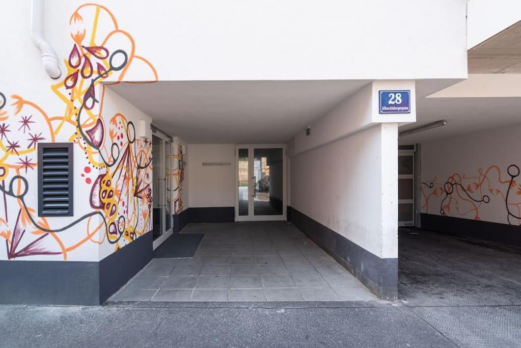 Neu Und Hell In Zentraler Ruhelage Mit Parkplatz * Viena